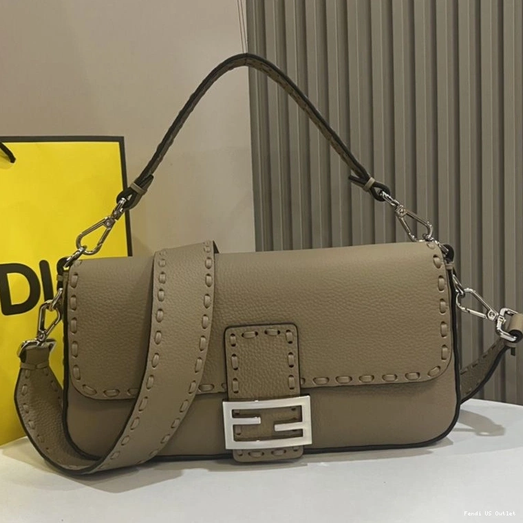 Vintage HOT Bag Baguette Selleria Leather Fendi Cuoio In Khaki Medium Romano 0804
